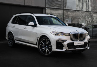 Подержанный автомобиль BMW X7 2021 года (3 фото)
