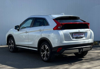 Подержанный автомобиль Mitsubishi Eclipse Cross 2022 года (7 фото)