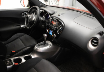 Подержанный автомобиль Nissan Juke 2014 года (16 фото)