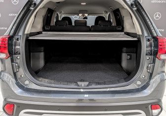 Подержанный автомобиль Mitsubishi Outlander 2022 года (10 фото)