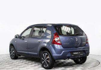 Подержанный автомобиль Renault Sandero 2011 года (7 фото)
