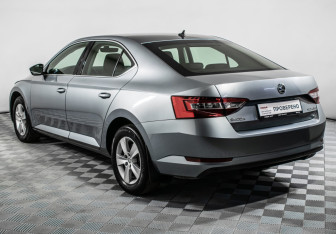 Подержанный автомобиль Skoda Superb Liftback 2018 года (7 фото)