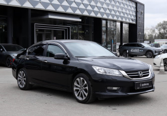 Подержанный автомобиль Honda Accord Sedan 2013 года (3 фото)