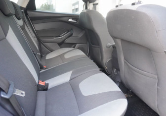 Подержанный автомобиль Ford Focus Wagon 2013 года (10 фото)