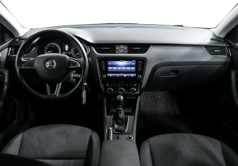 Подержанный автомобиль Skoda Octavia Liftback 2017 года (8 фото)