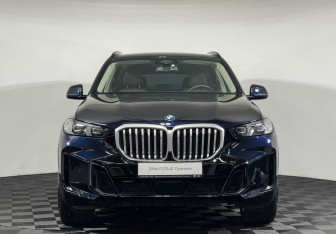 Подержанный автомобиль BMW X5 2025 года (3 фото)