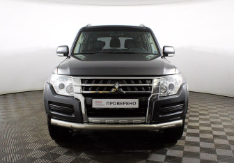 Подержанный автомобиль Mitsubishi Pajero 2015 года (2 фото)