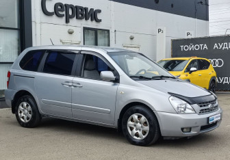 Подержанный автомобиль Kia Carnival 2009 года (3 фото)
