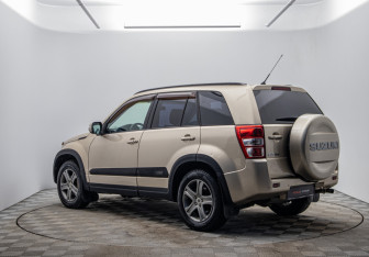 Подержанный автомобиль Suzuki Grand Vitara 2011 года (7 фото)