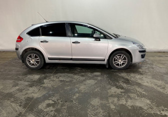 Подержанный автомобиль Citroen C4 Hatchback 2009 года (7 фото)