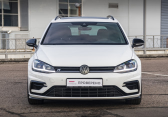 Подержанный автомобиль Volkswagen Golf R Wagon 2020 года (2 фото)