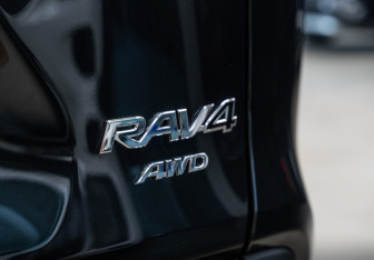 Новый Toyota RAV4 2025 (4 фото)