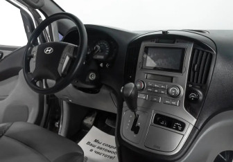 Подержанный автомобиль Hyundai Grand Starex 2011 года (7 фото)