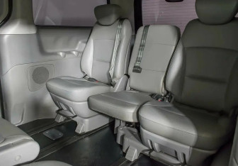 Подержанный автомобиль Hyundai Grand Starex 2014 года (11 фото)