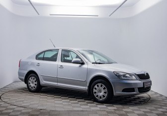 Подержанный автомобиль Skoda Octavia Liftback 2010 года (3 фото)