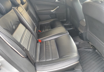Подержанный автомобиль Ford Mondeo Liftback 2013 года (11 фото)