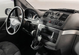 Подержанный автомобиль Mercedes-Benz Viano 2008 года (9 фото)