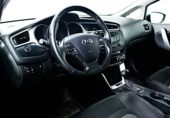 Подержанный автомобиль Kia Ceed Hatchback 2018 года (11 фото)