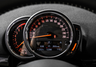 Подержанный автомобиль MINI Clubman Wagon 2020 года (10 фото)