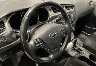 Подержанный автомобиль Kia Ceed Wagon 2012 года (13 фото)