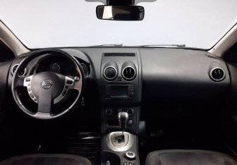 Подержанный автомобиль Nissan Qashqai 2013 года (18 фото)