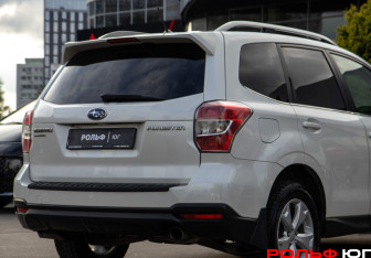 Подержанный автомобиль Subaru Forester Suv 2013 года (16 фото)