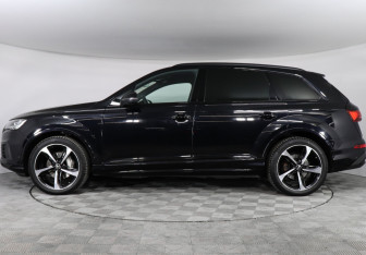 Подержанный автомобиль Audi Q7 2021 года (8 фото)