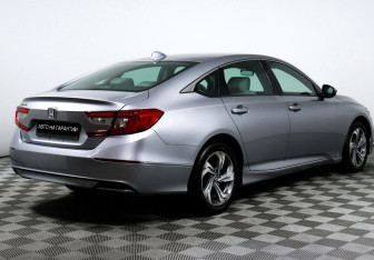 Подержанный автомобиль Honda Accord Sedan 2018 года (5 фото)