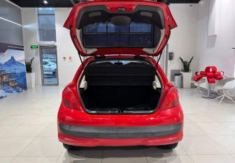 Подержанный автомобиль Peugeot 207 Hatchback 2009 года (6 фото)