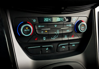 Подержанный автомобиль Ford Kuga 2018 года (25 фото)