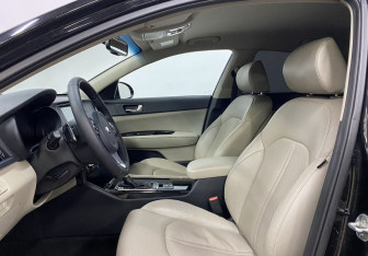 Подержанный автомобиль Kia Optima Sedan 2017 года (21 фото)