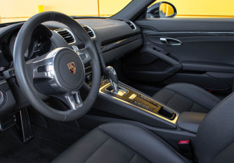 Подержанный автомобиль Porsche Cayman 2013 года (12 фото)