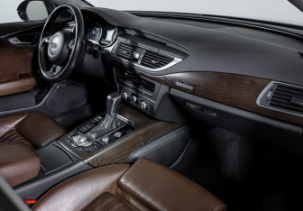 Подержанный автомобиль Audi A7 2015 года (9 фото)