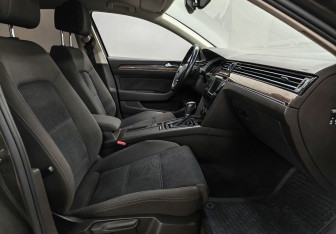 Подержанный автомобиль Volkswagen Passat Sedan 2015 года (9 фото)