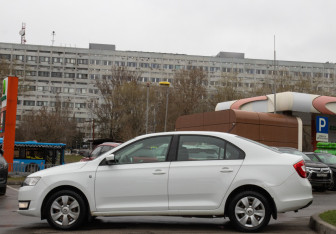 Подержанный автомобиль Skoda Rapid Liftback 2016 года (6 фото)