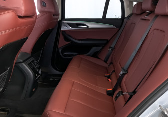 Подержанный автомобиль BMW X4 2024 года (17 фото)