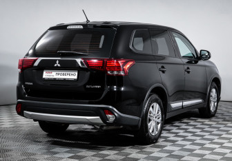 Подержанный автомобиль Mitsubishi Outlander 2015 года (5 фото)