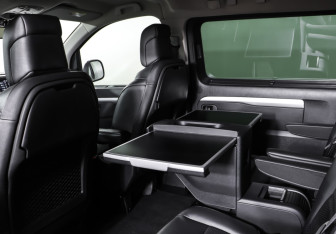 Подержанный автомобиль Peugeot Traveller 2020 года (12 фото)