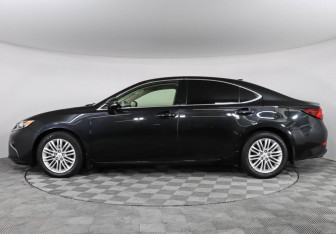 Подержанный автомобиль Lexus ES 2016 года (8 фото)