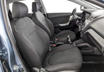 Подержанный автомобиль Kia Rio Hatchback 2015 года (24 фото)