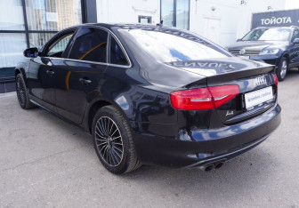 Подержанный автомобиль Audi A4 Sedan 2012 года (7 фото)