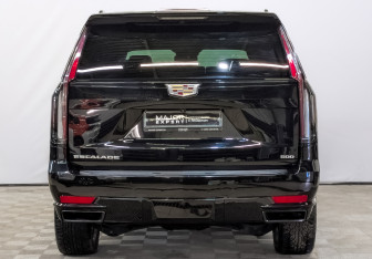 Подержанный автомобиль Cadillac Escalade Suv 2021 года (6 фото)
