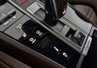 Подержанный автомобиль Porsche Cayenne 2018 года (26 фото)