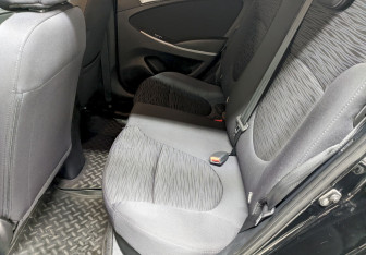 Подержанный автомобиль Hyundai Solaris Hatchback 2014 года (15 фото)