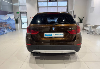 Подержанный автомобиль BMW X1 2013 года (5 фото)