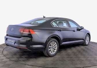 Подержанный автомобиль Volkswagen Passat Sedan 2021 года (5 фото)