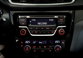 Подержанный автомобиль Nissan X-Trail 2015 года (14 фото)