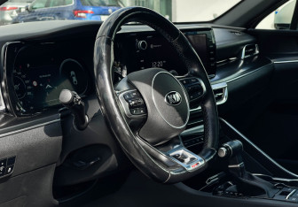 Подержанный автомобиль Kia K5 2021 года (13 фото)
