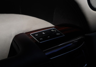 Подержанный автомобиль Land Rover Range Rover 2014 года (23 фото)