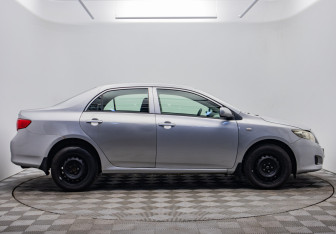 Подержанный автомобиль Toyota Corolla Sedan 2008 года (6 фото)